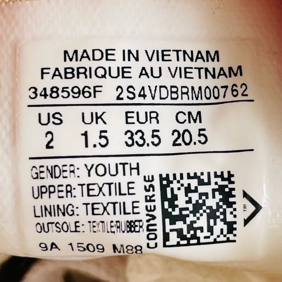 YOUTH CONVERSE ALL STAR SNEAKERS—Size 2–UNISEX—Great Condition—CLASSIC SHOES - Picture 6 of 14